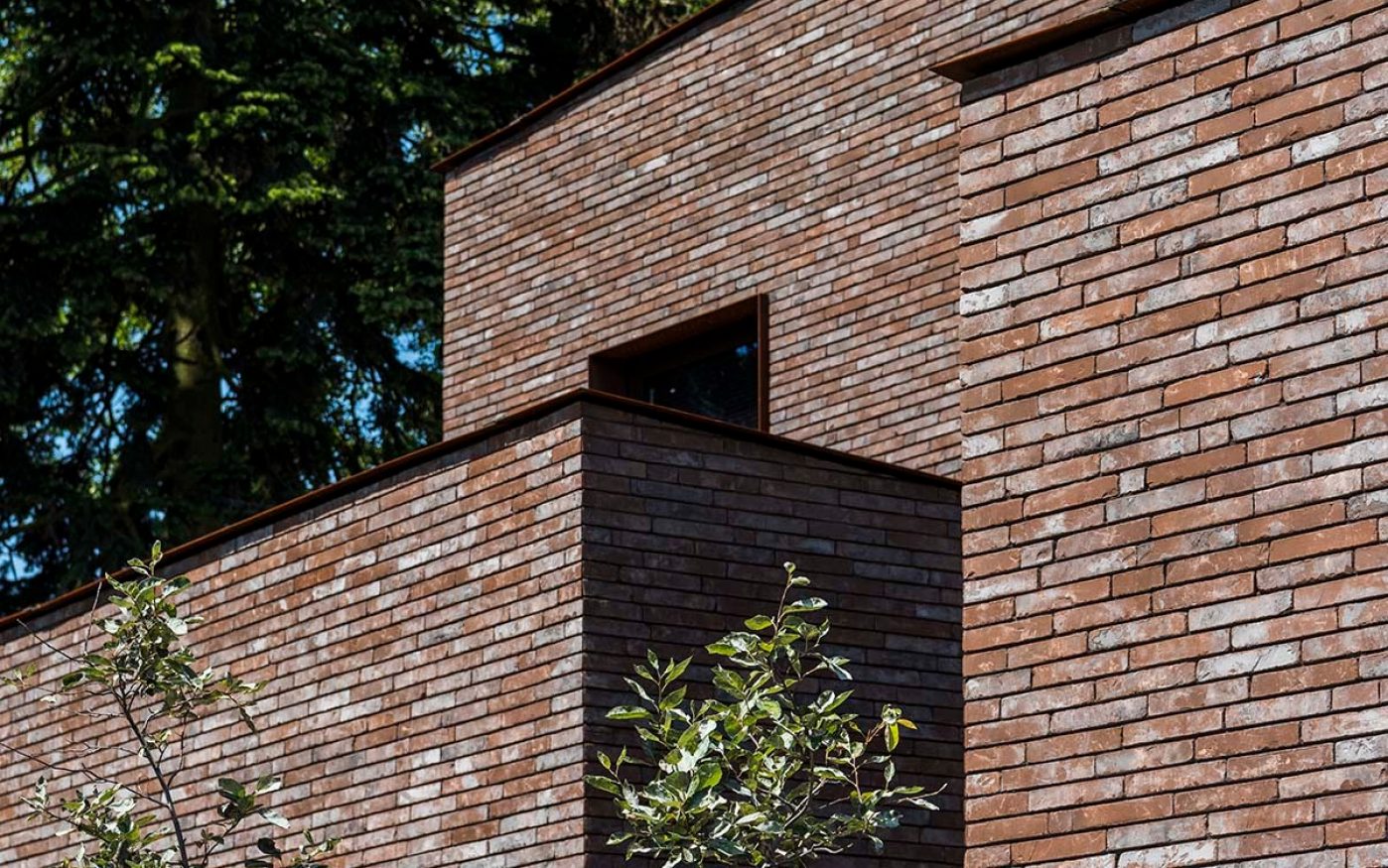 Metropolis Urbis Bruin